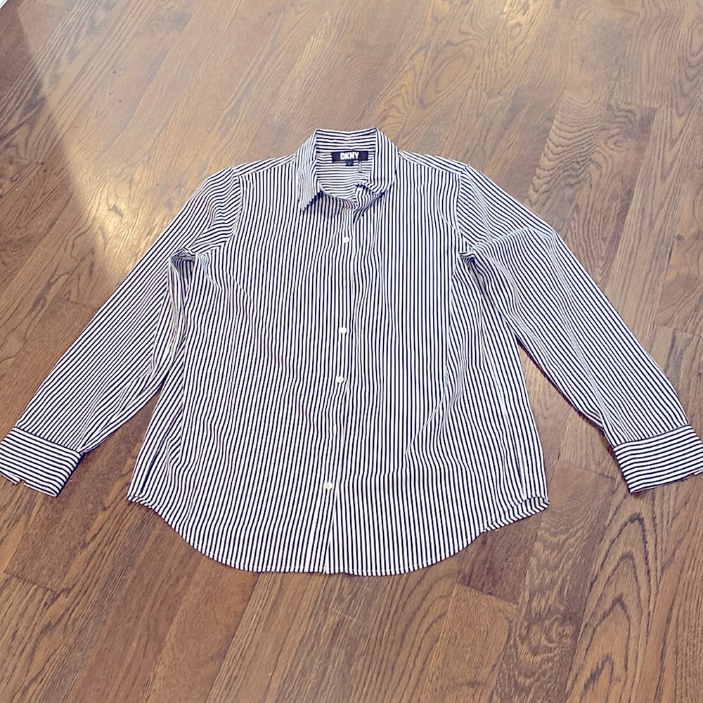 DKNY Navy/White Pinstripe Woman’s Shirt Tail Blouse